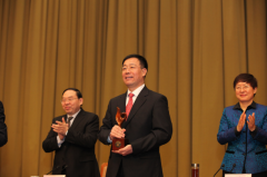 东阿阿胶传承人秦玉峰获